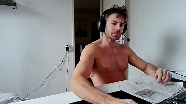 Snapshot of alpha-hunk chatting on December 14, 2025, 10:43 am alpha-hunk online show from December 14, 2025, 10:43 am