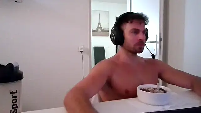 Snapshot of alpha-hunk chatting on July 6, 2026, 10:22 am alpha-hunk online show from July 6, 2026, 10:22 am