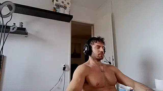 Snapshot of alpha-hunk chatting on December 18, 2025, 1:15 pm alpha-hunk online show from December 18, 2025, 1:15 pm