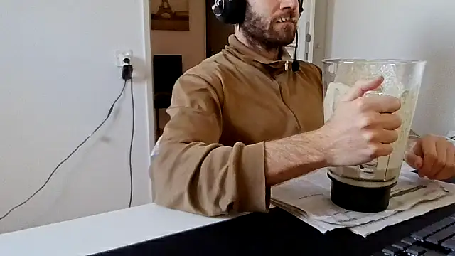 Snapshot of alpha-hunk chatting on January 7, 2026, 11:15 am alpha-hunk online show from January 7, 2026, 11:15 am