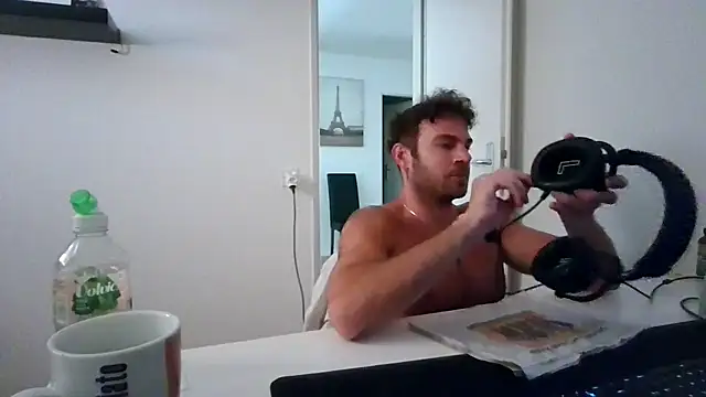 Snapshot of alpha-hunk chatting on June 27, 2026, 8:53 am alpha-hunk online show from June 27, 2026, 8:53 am