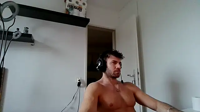 Snapshot of alpha-hunk chatting on December 19, 2025, 2:19 pm alpha-hunk online show from December 19, 2025, 2:19 pm