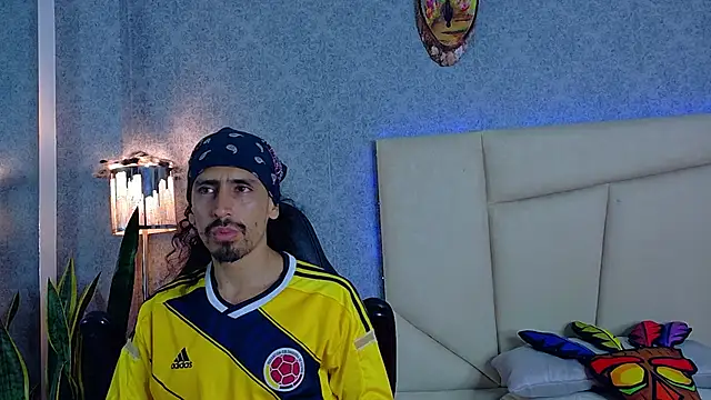 Sr Magnus  online show from October 18, 2025, 10:45 pm