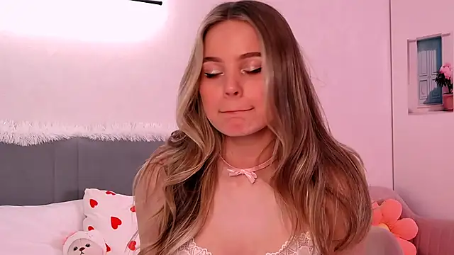 Snapshot of SIlviaBeyt chatting on February 14, 2025, 8:15 pm SIlviaBeyt online show from February 14, 2025, 8:15 pm