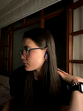 Snapshot of aurora_divine chatting on October 4, 2025, 11:50 pm aurora divine online show from October 4, 2025, 11:50 pm