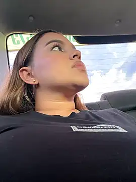 Snapshot of vivicolibri chatting on October 24, 2025, 8:52 pm vivicolibri online show from October 24, 2025, 8:52 pm