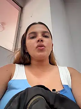 Snapshot of vivicolibri chatting on October 3, 2025, 3:24 pm vivicolibri online show from October 3, 2025, 3:24 pm