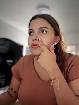 Snapshot of vivicolibri chatting on September 17, 2025, 4:53 pm vivicolibri online show from September 17, 2025, 4:53 pm