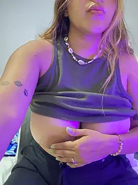 Snapshot of vivicolibri chatting on October 14, 2025, 4:29 pm vivicolibri online show from October 14, 2025, 4:29 pm