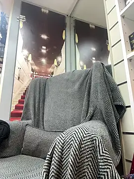  linarose online show from December 18, 2024, 8:47 pm