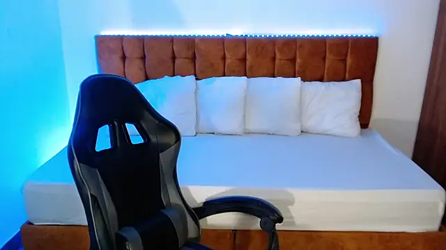 Snapshot of alexiaaross chatting on October 1, 2025, 6:18 am alexiaaross online show from October 1, 2025, 6:18 am