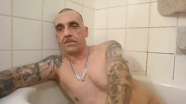 CandiedPompano online show from October 1, 2025, 4:17 am