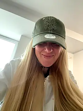 MazeSin online show from September 17, 2025, 5:31 am