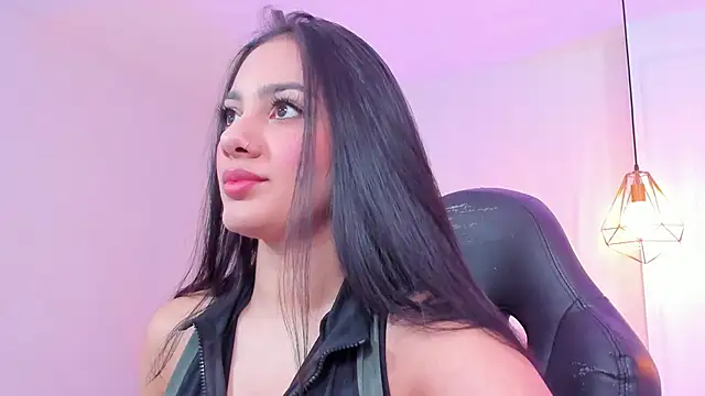 Snapshot of mallie_quinn chatting on February 18, 2025, 1:11 pm mallie quinn online show from February 18, 2025, 1:11 pm