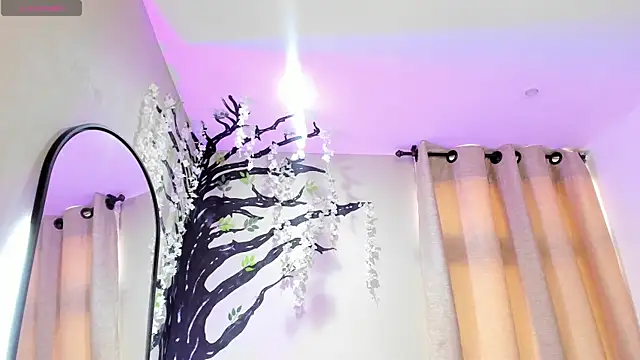 ebbafernandez  online show from November 17, 2025, 12:20 pm