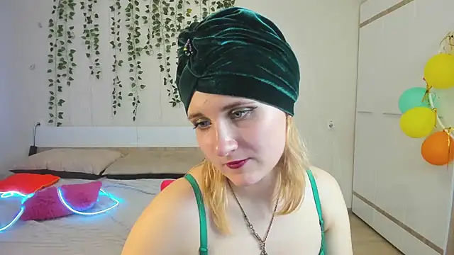 Snapshot of Miss_Elsa_ chatting on March 22, 2025, 8:18 am Miss Elsa online show from March 22, 2025, 8:18 am
