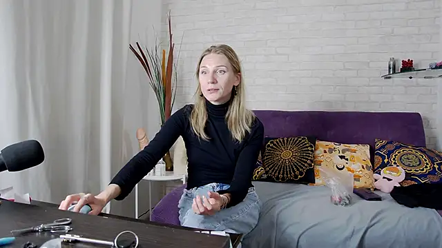 AmaliaMao online show from September 15, 2025, 10:48 am