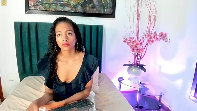 AntonellaHall  online show from February 6, 2025, 11:53 am