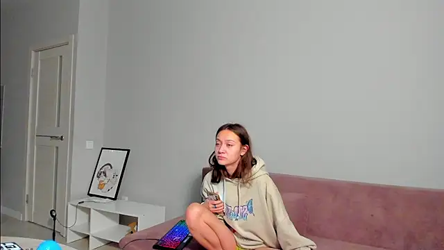 Snapshot of EllaSky_xoxo chatting on February 4, 2025, 3:00 am EllaSky xoxo online show from February 4, 2025, 3:00 am