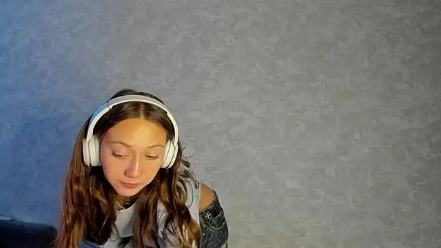 Snapshot of EllaSky_xoxo chatting on October 7, 2025, 6:53 pm EllaSky xoxo online show from October 7, 2025, 6:53 pm