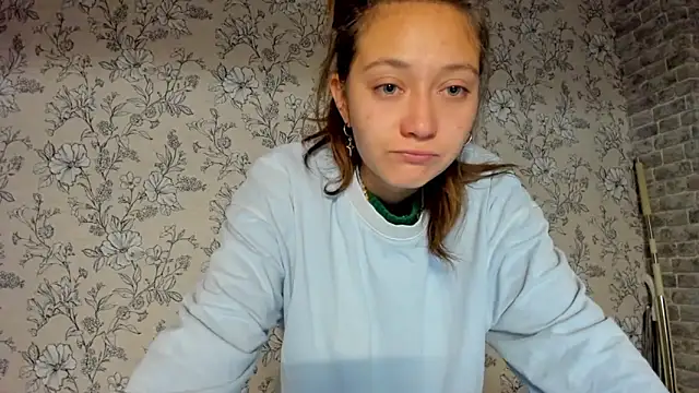 Snapshot of EllaSky_xoxo chatting on October 5, 2025, 6:42 pm EllaSky xoxo online show from October 5, 2025, 6:42 pm