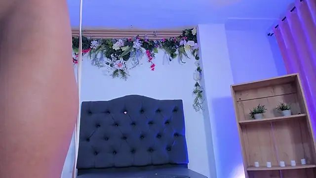 Snapshot of Alyssa_jones chatting on February 21, 2025, 6:51 am Alyssa jones online show from February 21, 2025, 6:51 am