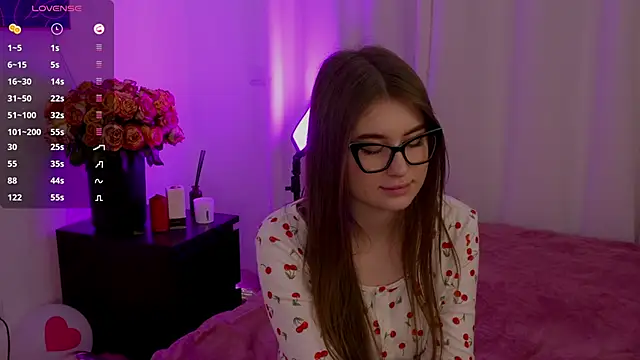 Lilly Colins online show from February 21, 2025, 3:32 pm