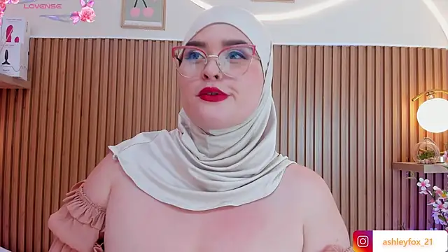 ashleyfox 01 online show from February 24, 2025, 3:20 pm