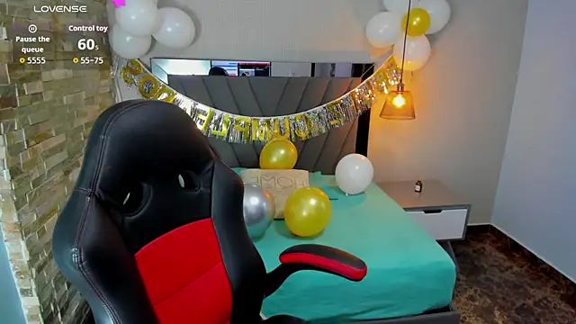 Snapshot of LIANEUMANN chatting on October 28, 2025, 7:57 pm LIANEUMANN online show from October 28, 2025, 7:57 pm