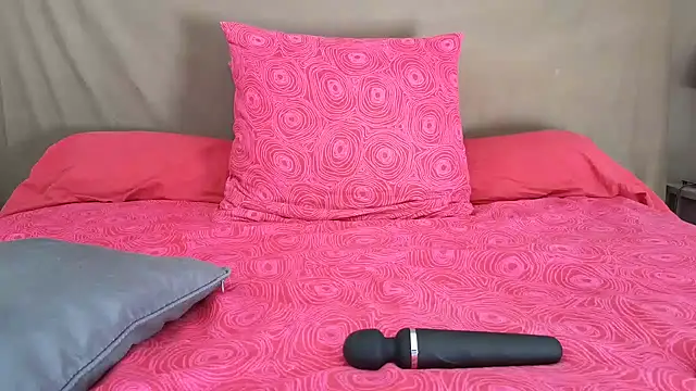 Snapshot of Estrellas_30 chatting on October 16, 2025, 8:33 am Estrellas 30 online show from October 16, 2025, 8:33 am