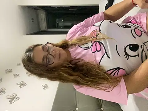 Snapshot of AntonellaAlondra4 chatting on February 23, 2025, 8:06 am AntonellaAlondra4 online show from February 23, 2025, 8:06 am
