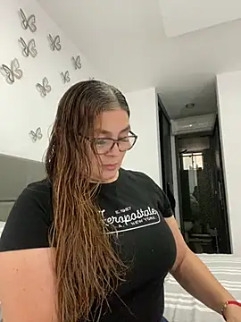 Snapshot of AntonellaAlondra4 chatting on February 18, 2025, 4:03 pm AntonellaAlondra4 online show from February 18, 2025, 4:03 pm