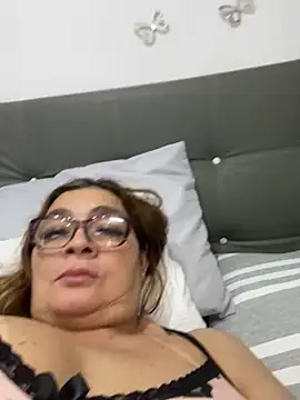 Snapshot of AntonellaAlondra4 chatting on February 13, 2025, 12:21 pm AntonellaAlondra4 online show from February 13, 2025, 12:21 pm