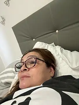 AntonellaAlondra4 online show from October 7, 2025, 11:44 am