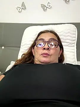 AntonellaAlondra4 online show from January 7, 2026, 11:43 pm