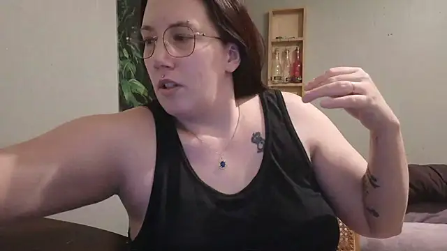 ThickGirlsDoItBetter online show from March 22, 2025, 1:00 am