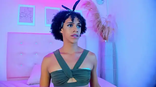 Snapshot of APRILL_FOXX chatting on October 6, 2025, 9:59 pm APRILL FOXX online show from October 6, 2025, 9:59 pm