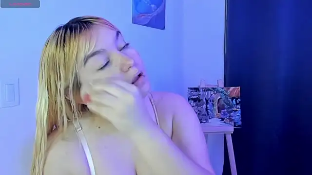 Pretty  zoe online show from February 11, 2025, 11:54 pm
