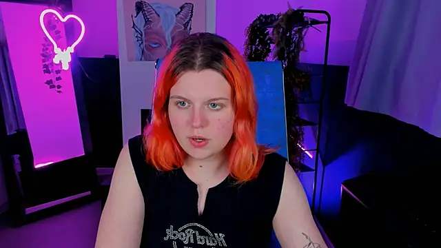 NielletaBlossom online show from March 10, 2025, 2:16 pm