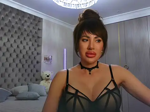 TianaPosh online show from February 8, 2025, 8:42 pm