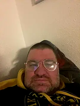 Snapshot of thetobmaster200 chatting on December 2, 2024, 5:10 pm thetobmaster200 online show from December 2, 2024, 5:10 pm