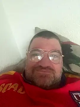 Snapshot of thetobmaster200 chatting on December 4, 2024, 1:03 pm thetobmaster200 online show from December 4, 2024, 1:03 pm