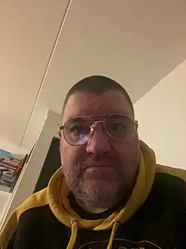 Snapshot of thetobmaster200 chatting on December 2, 2024, 4:15 am thetobmaster200 online show from December 2, 2024, 4:15 am