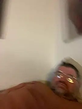 Snapshot of thetobmaster200 chatting on December 10, 2024, 4:17 pm thetobmaster200 online show from December 10, 2024, 4:17 pm