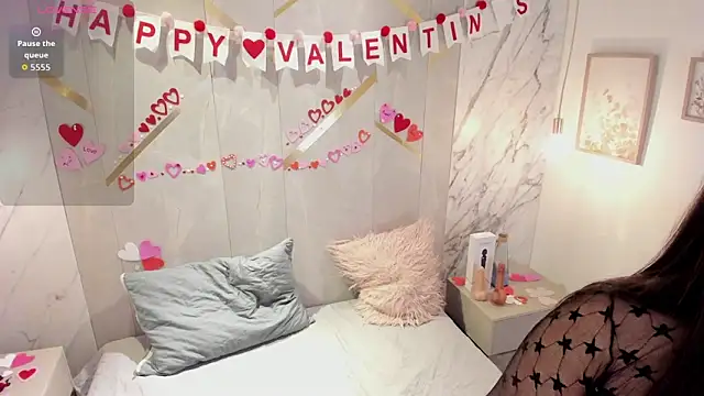 rose nova online show from February 8, 2026, 8:06 pm