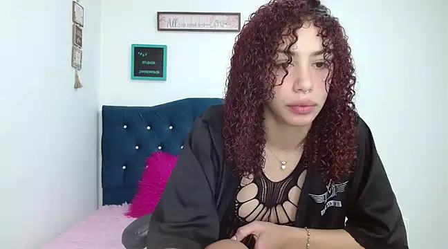 Snapshot of Perla_web09 chatting on December 7, 2024, 2:52 pm Perla web09 online show from December 7, 2024, 2:52 pm