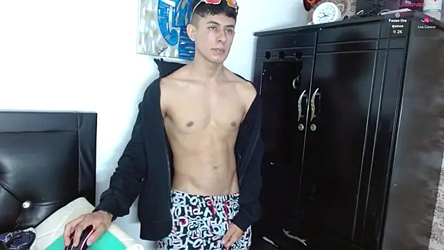 hots boygg online show from April 17, 2026, 8:11 pm