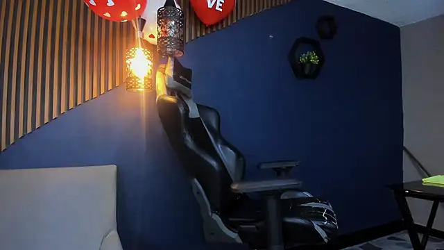 Snapshot of MelodyCollins chatting on February 14, 2025, 11:31 pm MelodyCollins online show from February 14, 2025, 11:31 pm