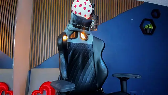 Snapshot of MelodyCollins chatting on February 15, 2025, 8:45 pm MelodyCollins online show from February 15, 2025, 8:45 pm