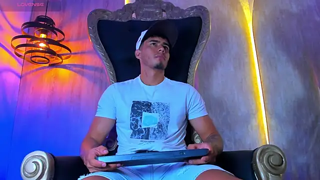 Snapshot of thaddeus_king chatting on October 1, 2025, 12:38 am thaddeus king online show from October 1, 2025, 12:38 am